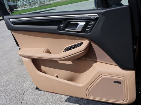 New 2026 Porsche Macan AWD/4WD image 34