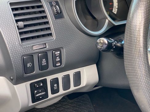 Used 2015 Toyota Tacoma PreRunner image 32