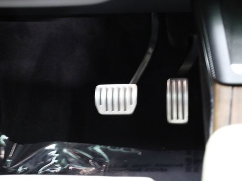 Used 2023 Tesla Model X image 40