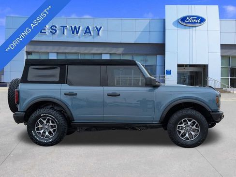 Used 2023 Ford Bronco Badlands image 3