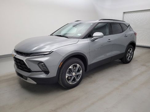 Used 2024 Chevrolet Blazer LT w/ Convenience Package FWD image 2