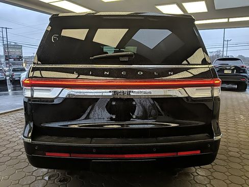 Certified 2024 Lincoln Navigator Premiere image 6