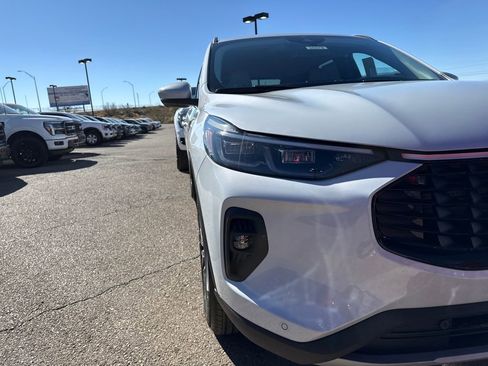 New 2026 Ford Escape SE w/ PHEV Premium Package FWD image 21