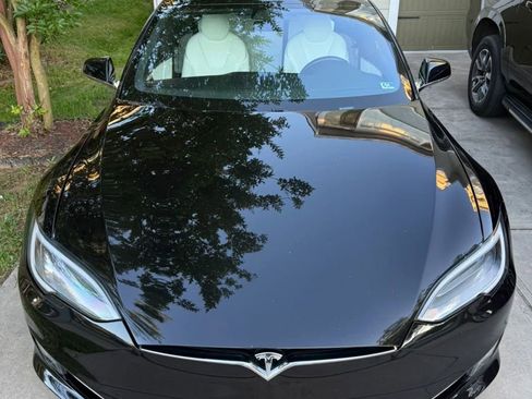 Used 2017 Tesla Model S 60D AWD/4WD image 2