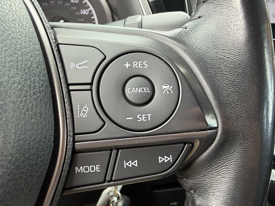 Used 2022 Toyota Camry SE FWD image 13