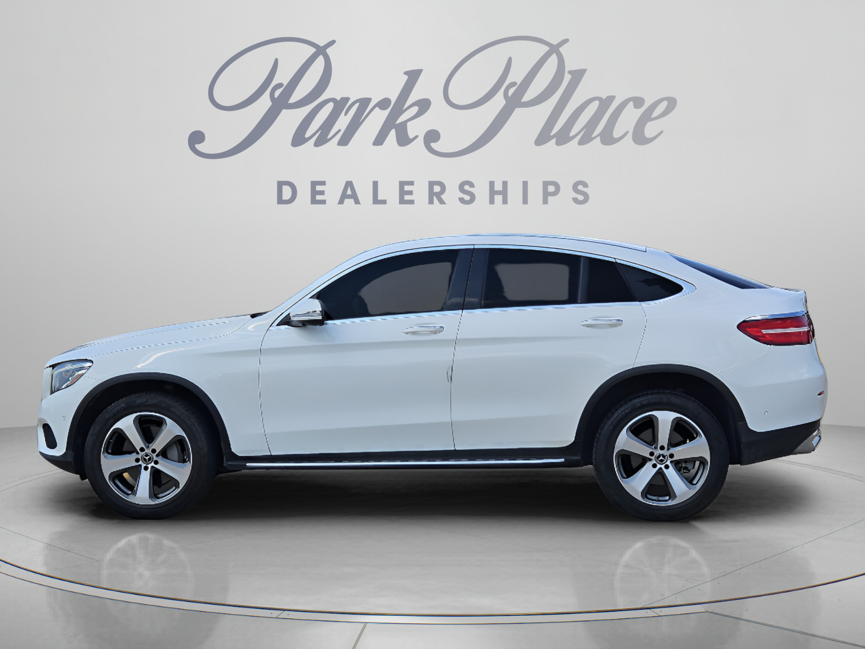 Used 2019 Mercedes-Benz GLC 300 4MATIC Coupe image 2