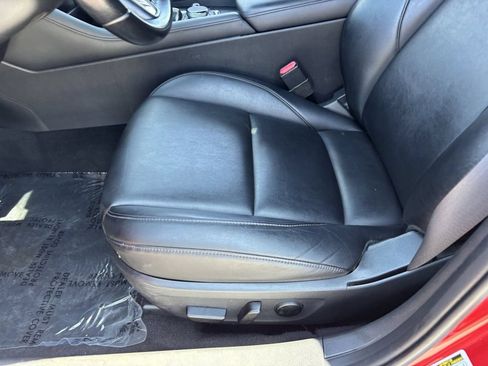 Used 2019 MAZDA MAZDA3 Hatchback w/ Preferred Package FWD image 18