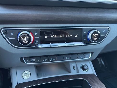 Used 2024 Audi Q5 e Premium Plus w/ Premium Plus Package image 23