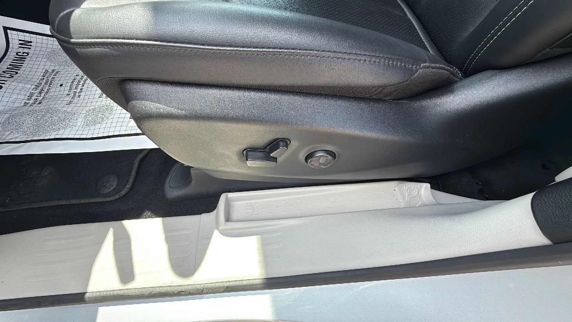 Used 2024 Chrysler Pacifica Touring-L FWD image 18