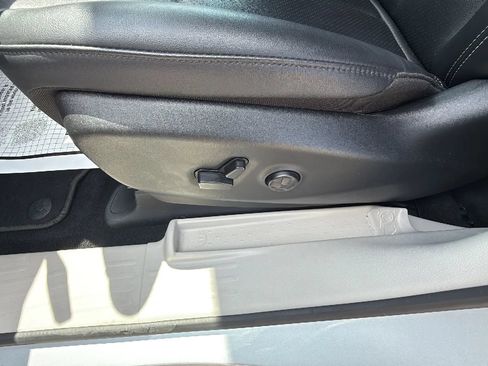 Used 2024 Chrysler Pacifica Touring-L FWD image 18