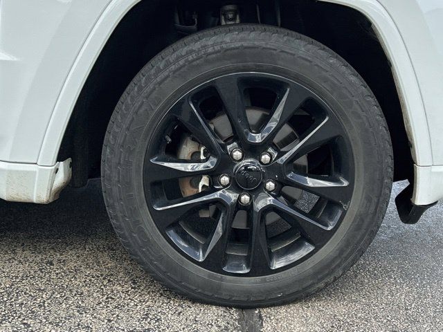 Used 2019 Jeep Grand Cherokee Altitude AWD/4WD image 13