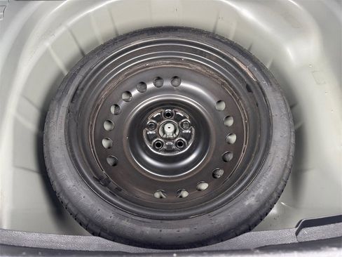 Used 2021 Toyota Corolla LE image 16