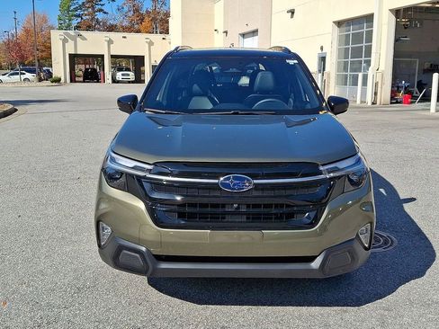 Used 2025 Subaru Forester Touring w/ Touring Package image 2