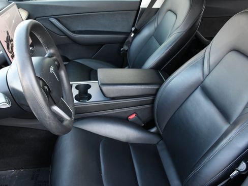 Used 2021 Tesla Model Y Long Range image 9