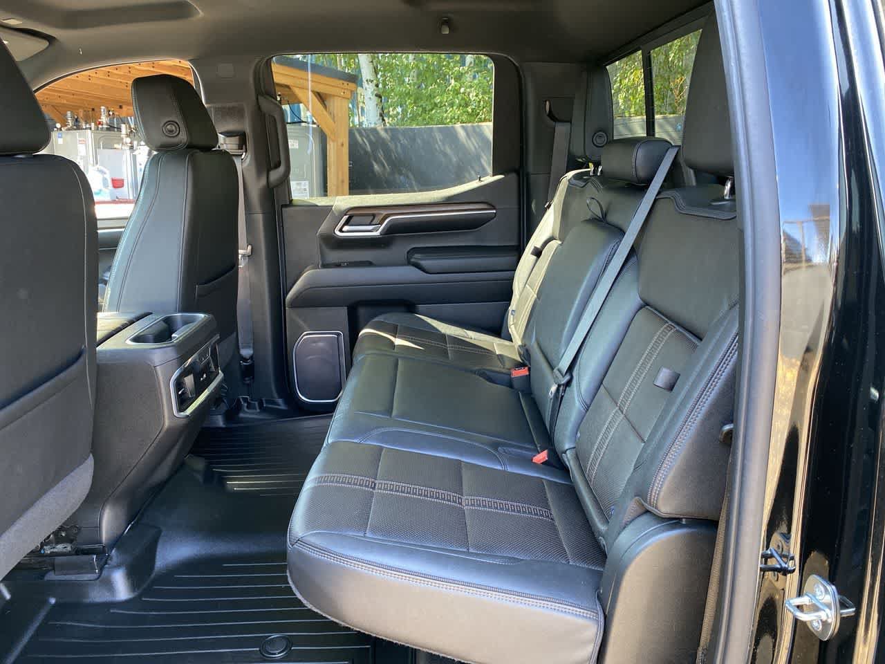 Used 2022 Chevrolet Silverado 1500 High Country w/ Technology Package AWD/4WD image 16