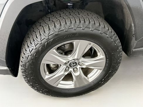 Used 2022 Toyota RAV4 XLE image 11