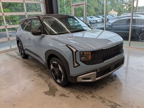 New 2027 Kia Seltos S FWD image 3