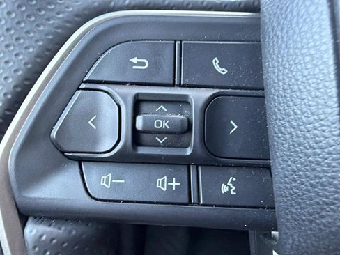 Used 2025 Toyota 4Runner SR5 RWD image 17