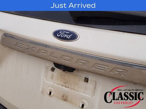Used 2021 Ford Explorer XLT w/ Equipment Group 202A RWD image 15