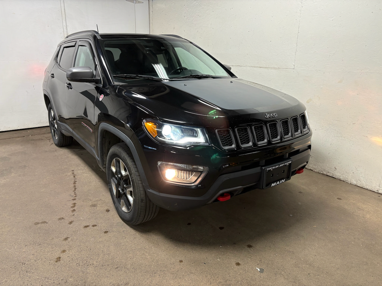 Used 2018 Jeep Compass Trailhawk w/ Leather Interior Group AWD/4WD image 1
