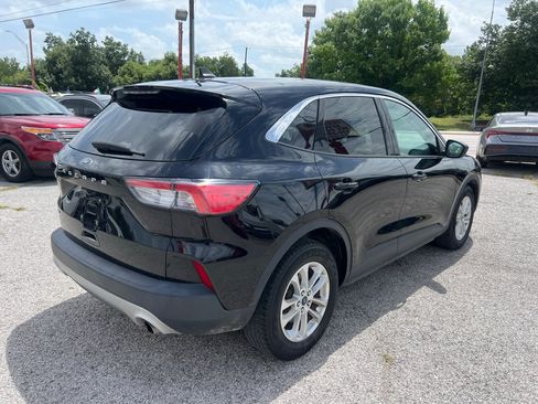 Used 2022 Ford Escape SE FWD image 2