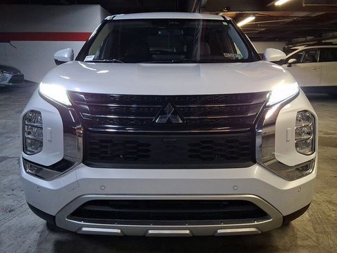 Used 2024 Mitsubishi Outlander SE AWD/4WD image 2