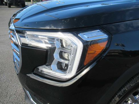 Used 2023 GMC Terrain SLT image 2