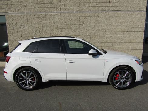 New 2024 Audi Q5 e Premium Plus image 2