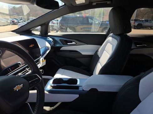 New 2026 Chevrolet Equinox EV LT AWD/4WD image 9