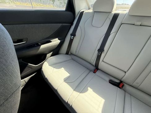New 2025 Hyundai Elantra Limited FWD image 3