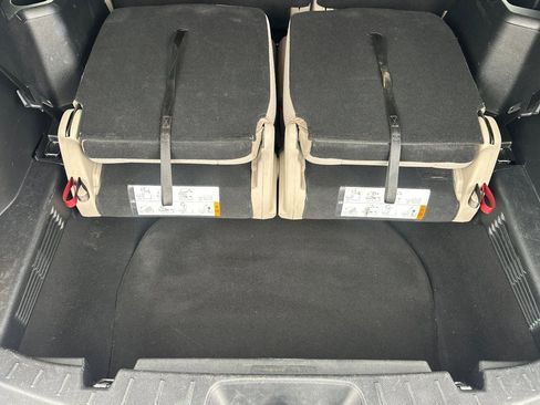 Used 2018 Ford Explorer XLT FWD image 17