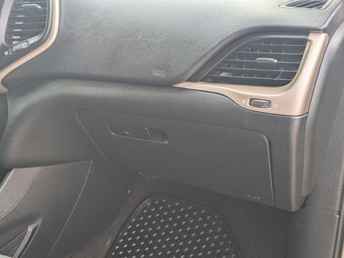 Used 2016 Jeep Cherokee Sport w/ Cold Weather Group image 21