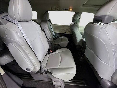 Used 2021 Toyota Sienna XLE w/ XLE Plus Package image 29