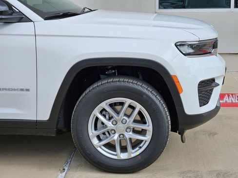 New 2026 Jeep Grand Cherokee Laredo image 6