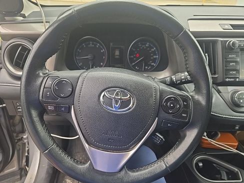 Used 2018 Toyota RAV4 XLE AWD/4WD image 2