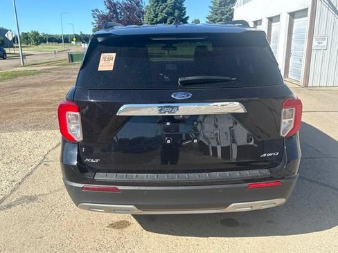 Used 2024 Ford Explorer XLT w/ Equipment Group 202A AWD/4WD image 9