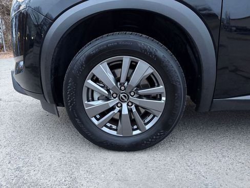 Used 2025 Nissan Pathfinder SV image 32