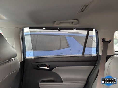 Used 2020 Toyota Highlander XLE image 11