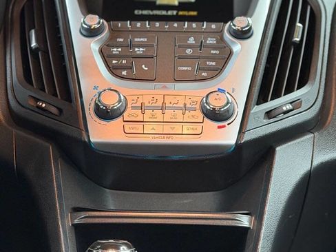 Used 2017 Chevrolet Equinox LT image 9