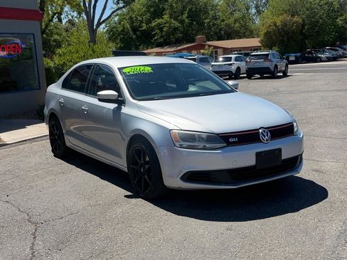 Used 2012 Volkswagen Jetta SE image 3