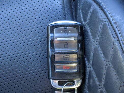 Certified 2019 Kia Cadenza Limited image 28