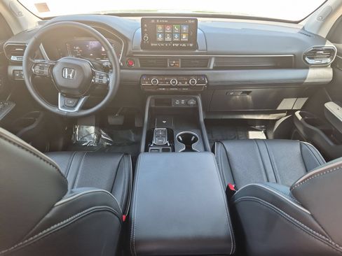 Used 2025 Honda Pilot Elite image 26