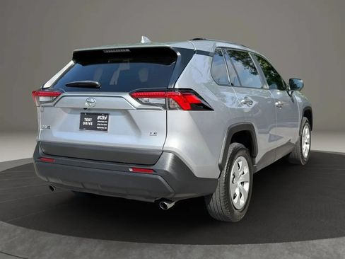 Used 2021 Toyota RAV4 LE FWD image 6