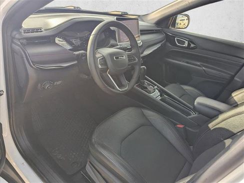 Used 2025 Jeep Compass Trailhawk AWD/4WD image 10