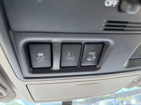 Used 2018 Toyota 4Runner SR5 AWD/4WD image 35