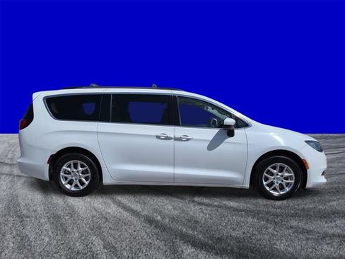 Used 2021 Chrysler Voyager Lxi FWD image 3