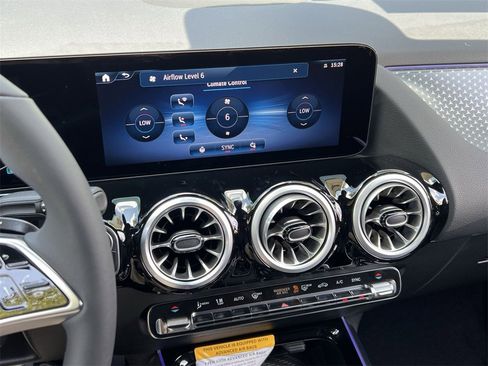 Certified 2025 Mercedes-Benz GLA 250 4MATIC image 19