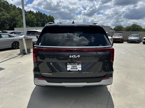 New 2026 Kia Carnival EX image 8