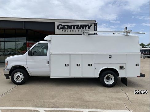 Used 2023 Ford E-450 and Econoline 450 Super Duty w/ Power Windows & Locks Group RWD image 4