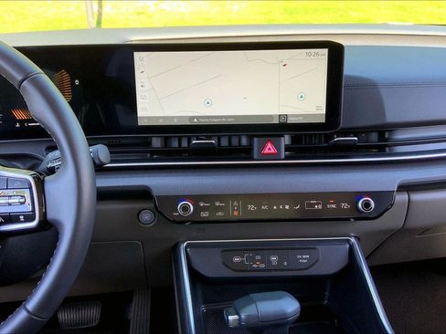 Used 2026 Kia Carnival EX FWD image 6